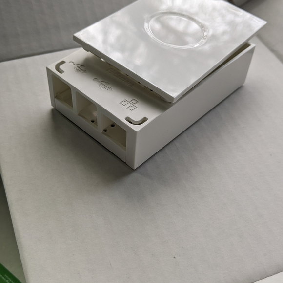 Raspberry Pi 4 Model B 4GB Starter Kit - Picture 9 of 11